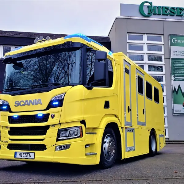 Sonderfahrzeug ITW auf Scania-Basis vor dem Miesen-Firmengebäude.