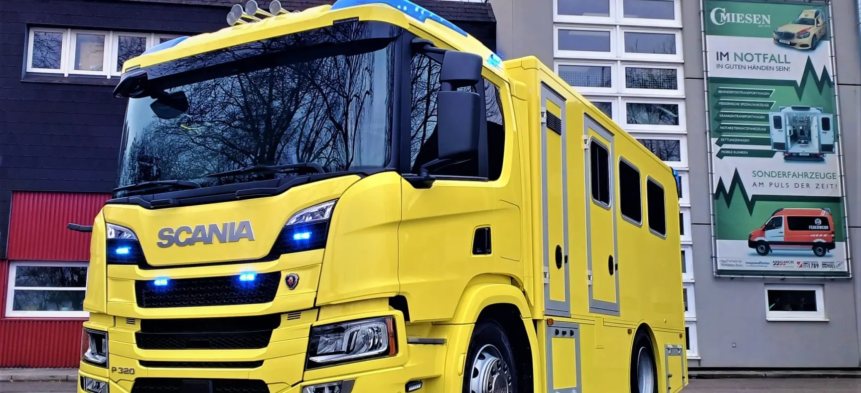 Sonderfahrzeug ITW auf Scania-Basis vor dem Miesen-Firmengebäude.