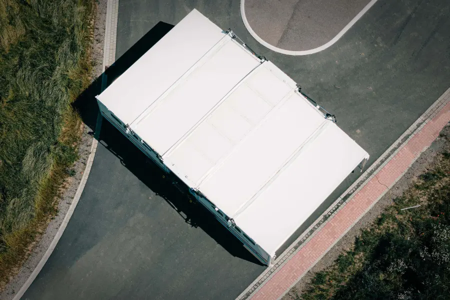 Technische Daten – RMRH Wechsellader-System (beidseitiger Betrieb): Länge 740 cm · Breite 1.196 cm · Höhe 272 cm · Raumgröße 81,5 m²