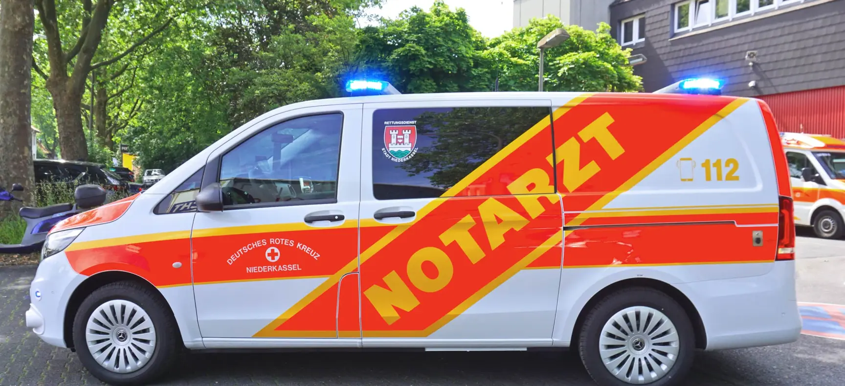 Notarztfahrzeug des Deutschen Roten Kreuzes Niederkassel