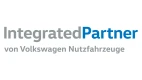 Logo mit der Aufschrift „IntegratedPartner von Volkswagen Nutzfahrzeuge“ in Grau und Blau.